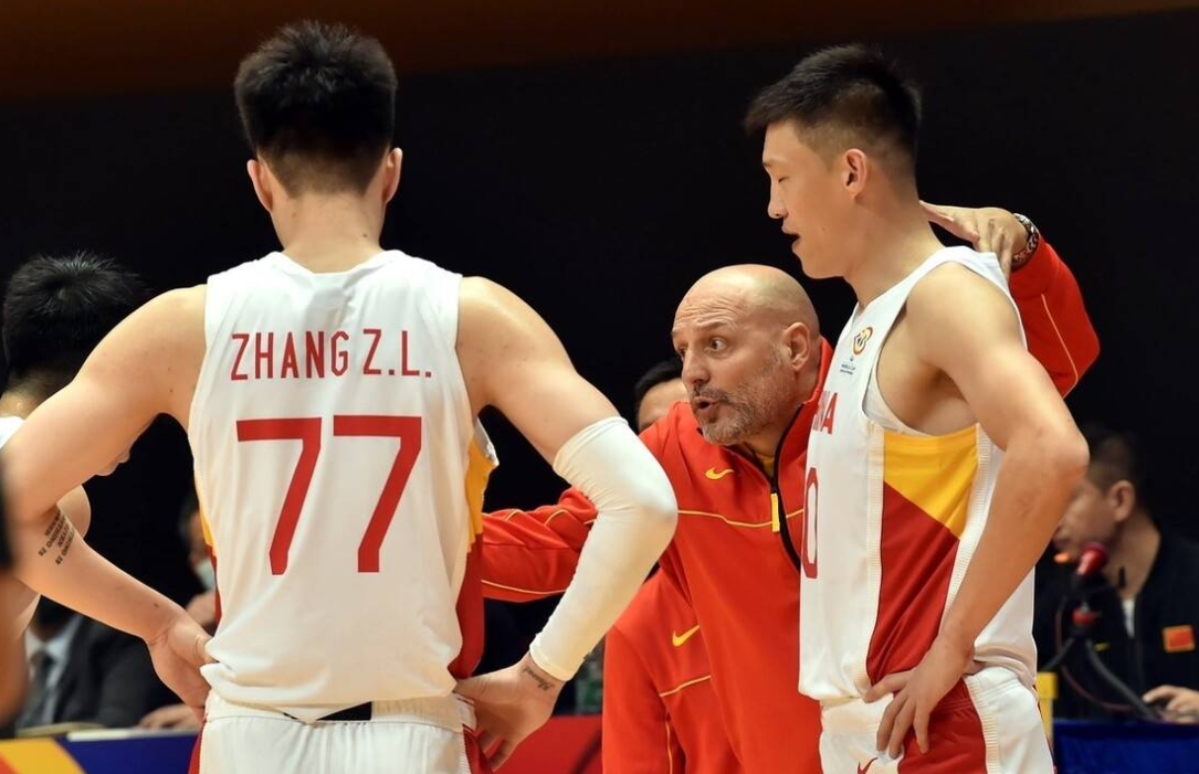 关于赛前纽约尼克斯调整名单以备CBA季后赛集结日阿贾克斯调整名单以备足总杯，门兴格拉德巴赫今夜扳平良机看傻球迷的信息