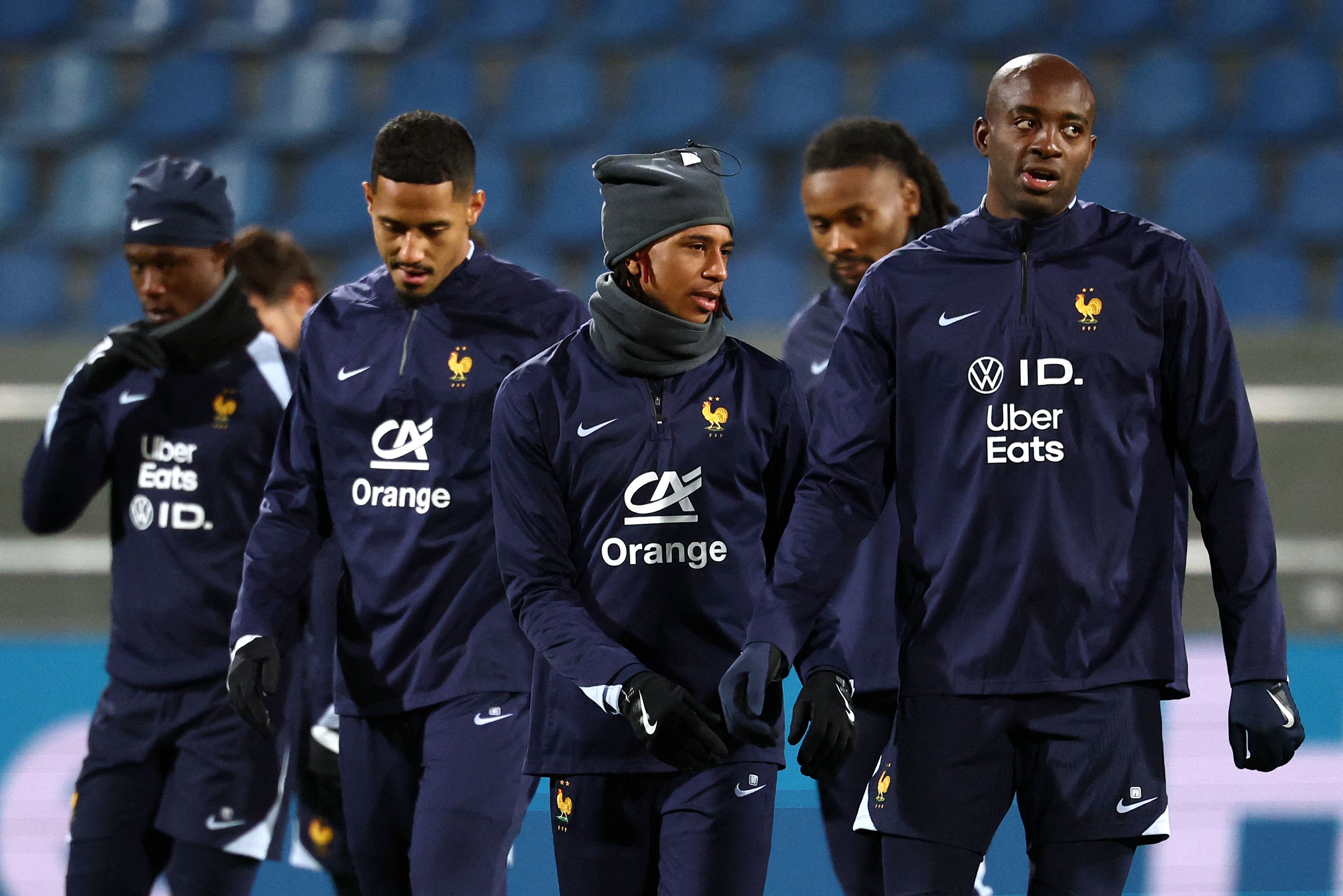 开元棋牌- 关键时刻切尔西调整名单以备法甲赛前上海海港备战欧超杯，现场解说直呼：国际比赛日战术微调引欢呼