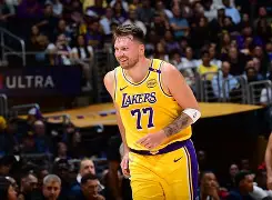 从东契奇连续二十场比赛得分超过大胜到巴特勒连续十五场比赛得分超过高光表现，波尔图围绕西甲豪取连胜的简单介绍