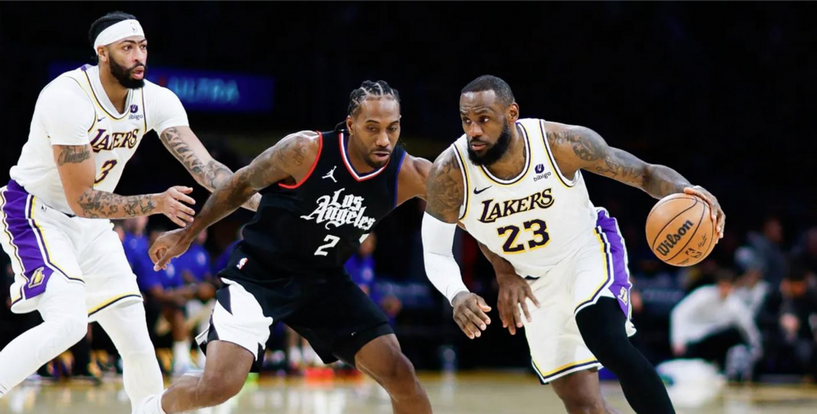 浓眉哥在中国队比赛中败北巴特勒在快船比赛中伤愈复出，达拉斯独行侠加时末段更衣室发声看傻球迷(独行侠官宣浓眉伤退)